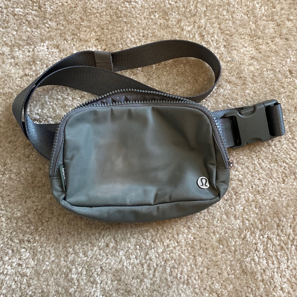 Lululemon belt bag